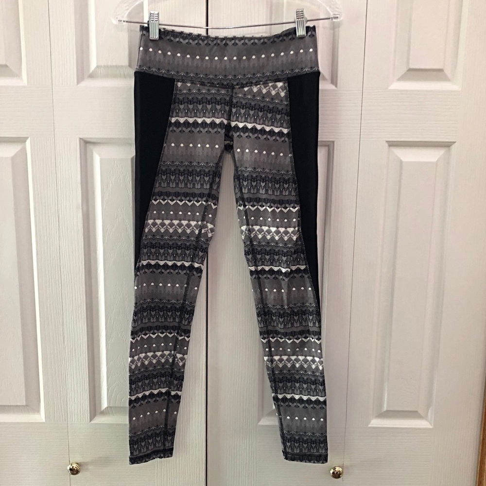 Alo Illusion 3 Tribal Print Leggings Arctic Black